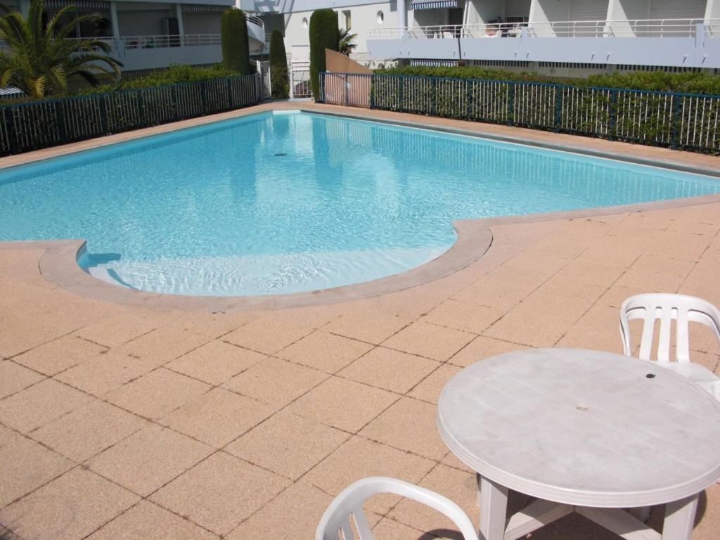 Agreable Appartement 4 Personnes A Villeneuve-Loubet Plage, Piscine, Mer, Commerces A Proximite Luaran gambar